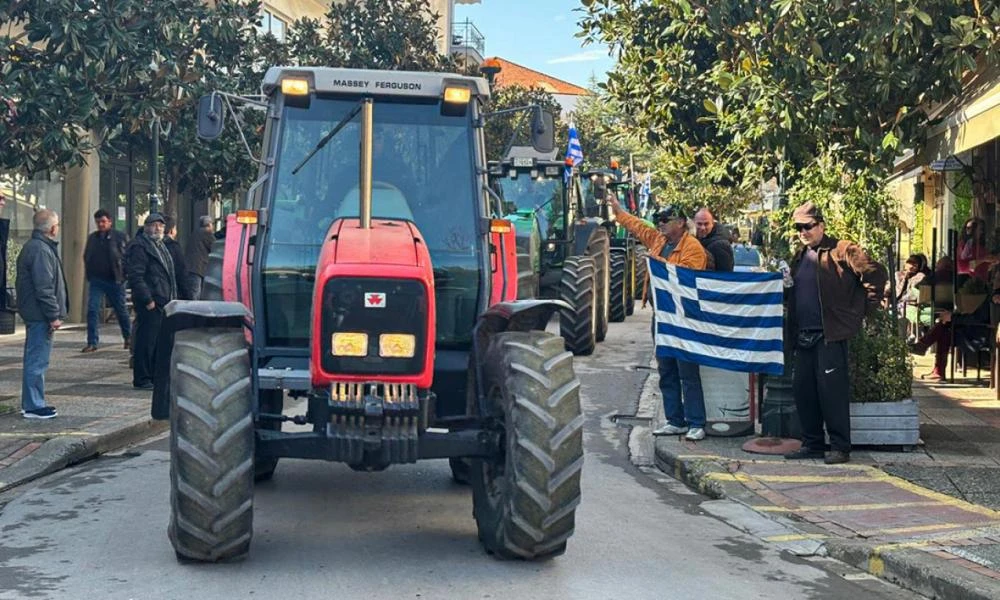 Μεγάλο συλλαλητήριο σε εξέλιξη στα Φάρσαλα - Διαμαρτύρονται οι αγρότες